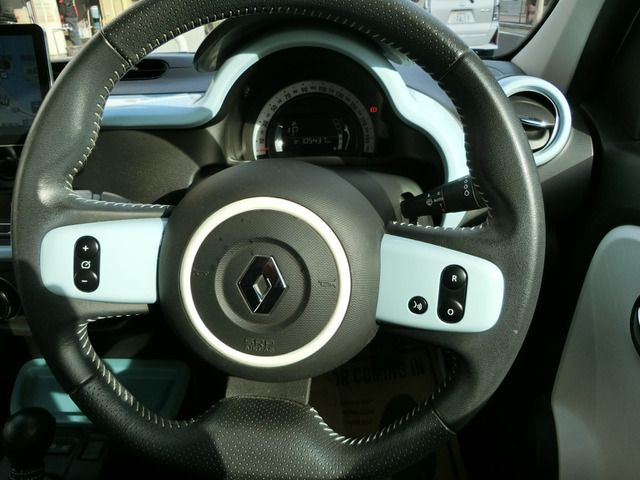 RENAULT TWINGO 2017 Image 31