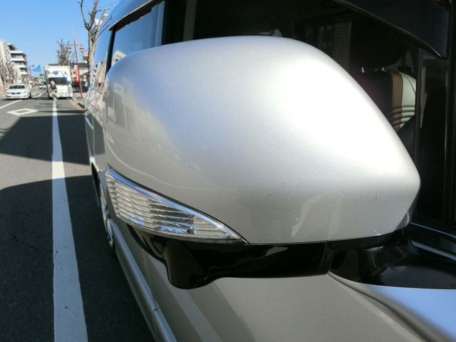 NISSAN ELGRAND 2011 Image 31