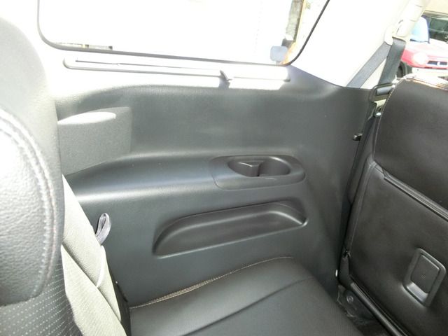 NISSAN ELGRAND 2011 Image 31