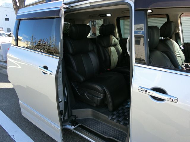 NISSAN ELGRAND 2011 Image 31