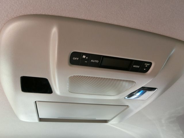 NISSAN ELGRAND 2011 Image 31