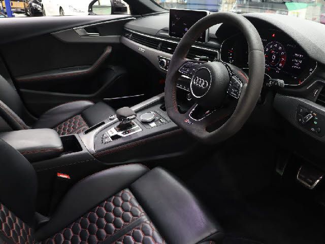 AUDI RS4 AVANT 2019 Image 31