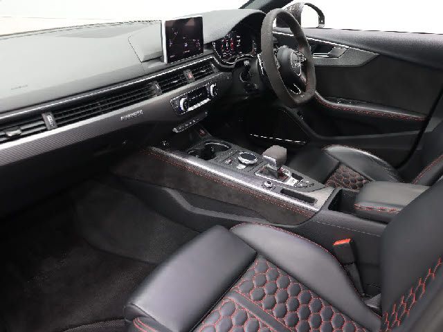 AUDI RS4 AVANT 2019 Image 31