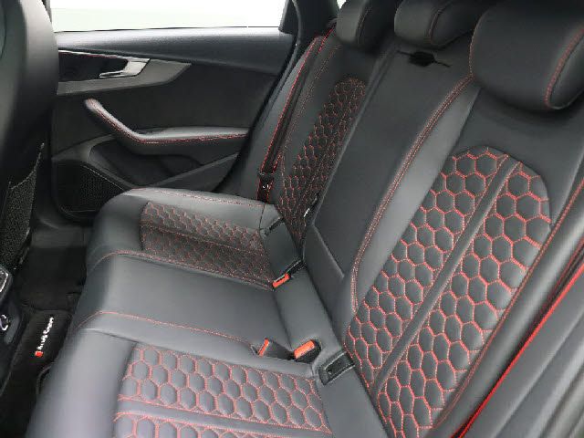 AUDI RS4 AVANT 2019 Image 31