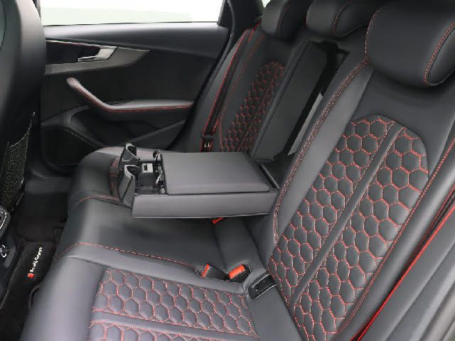AUDI RS4 AVANT 2019 Image 31
