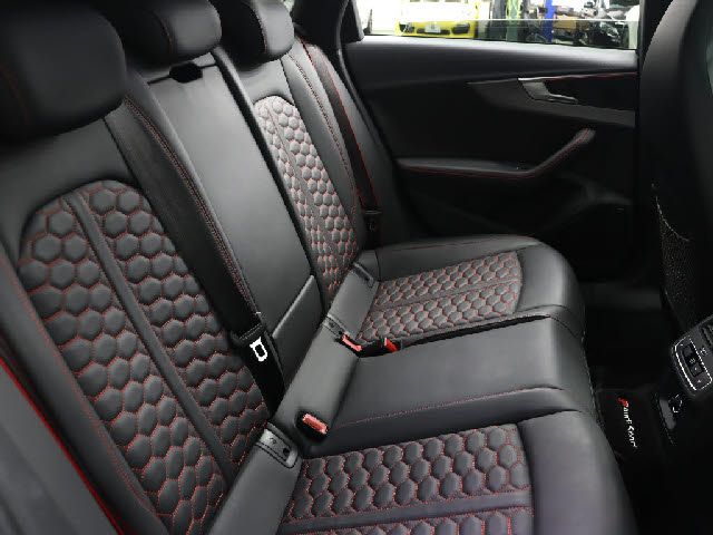 AUDI RS4 AVANT 2019 Image 31