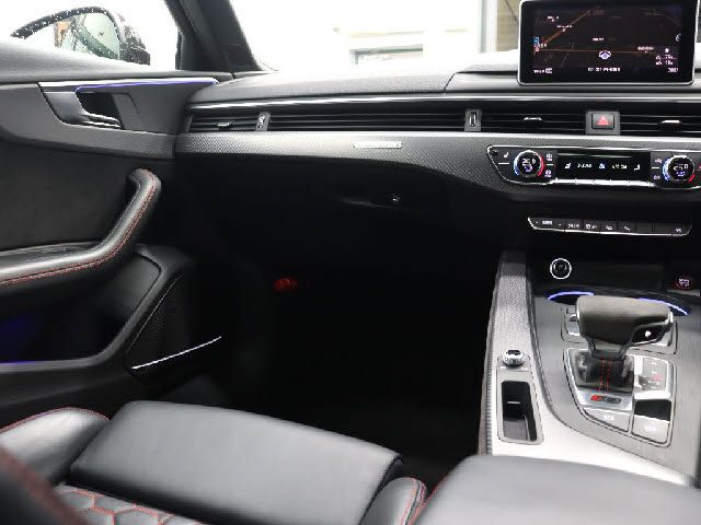 AUDI RS4 AVANT 2019 Image 31