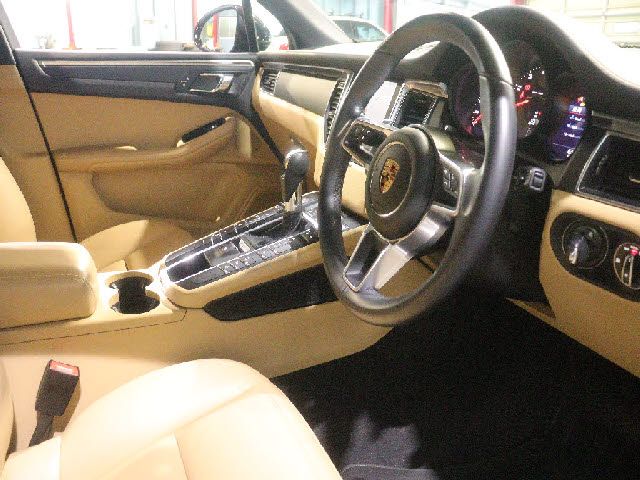 PORSCHE MACAN 2017 Image 31