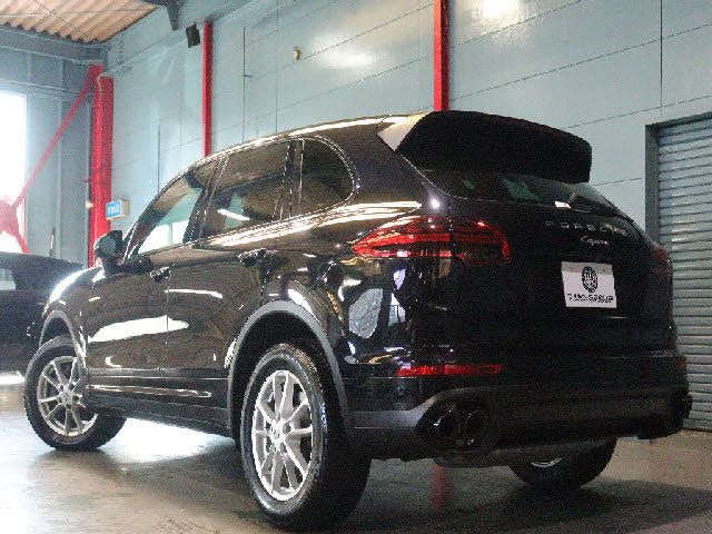 PORSCHE CAYENNE 2015 Image 31