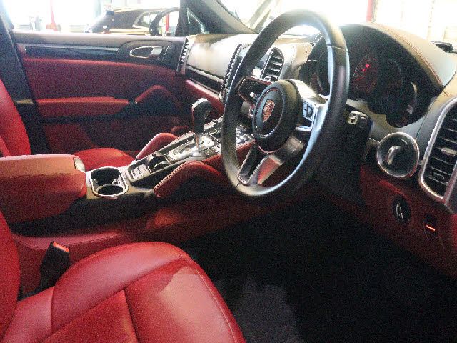 PORSCHE CAYENNE 2015 Image 31