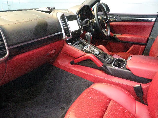 PORSCHE CAYENNE 2015 Image 31