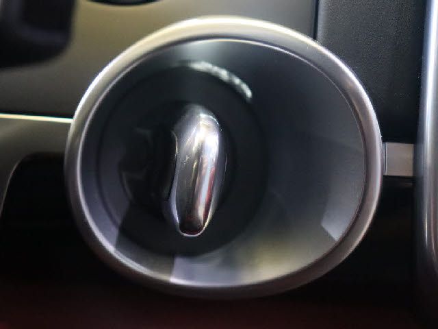 PORSCHE CAYENNE 2015 Image 31