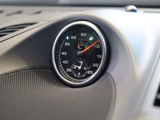 PORSCHE CAYENNE 2015 Image 31