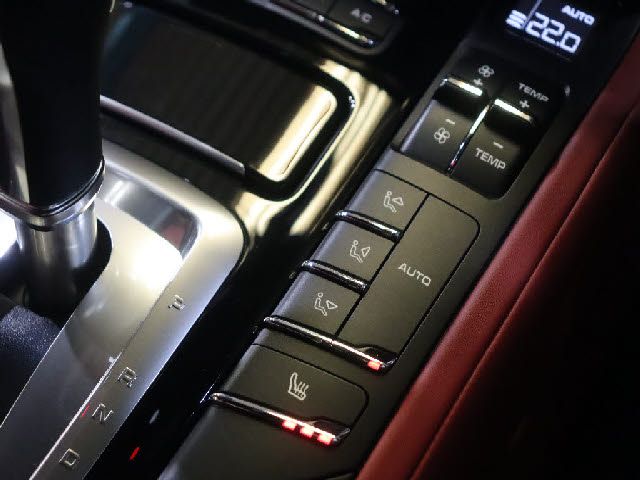 PORSCHE CAYENNE 2015 Image 31