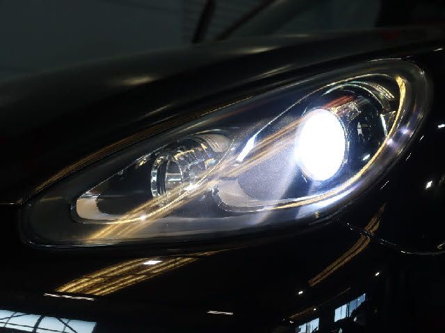 PORSCHE CAYENNE 2015 Image 31