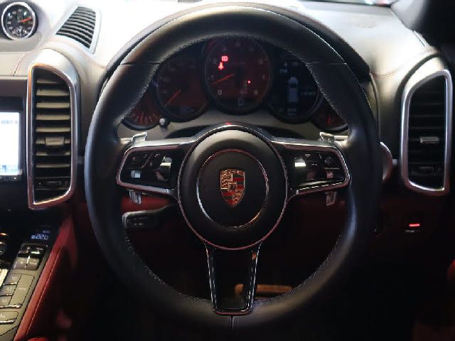 PORSCHE CAYENNE 2015 Image 31
