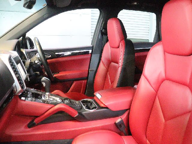 PORSCHE CAYENNE 2015 Image 31