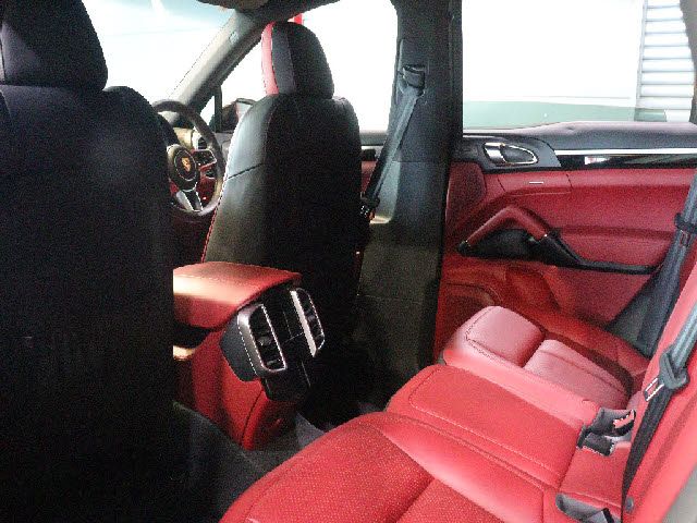PORSCHE CAYENNE 2015 Image 31