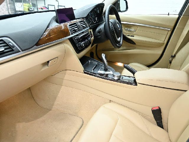 BMW 3SERIES TOURING 2018 Image 31