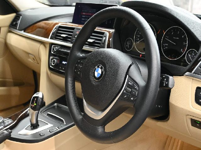 BMW 3SERIES TOURING 2018 Image 31