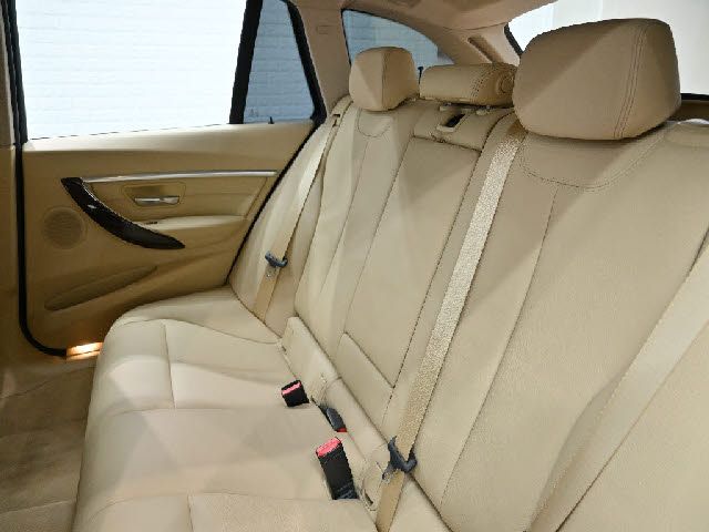 BMW 3SERIES TOURING 2018 Image 31