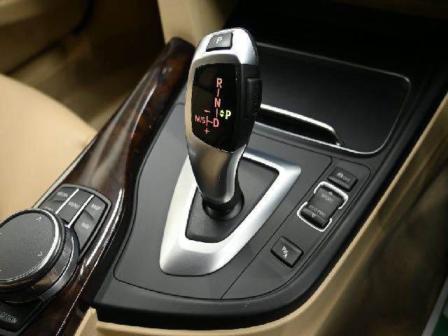 BMW 3SERIES TOURING 2018 Image 31