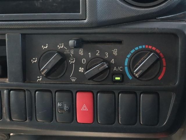 TOYOTA DYNA 2018 Image 31