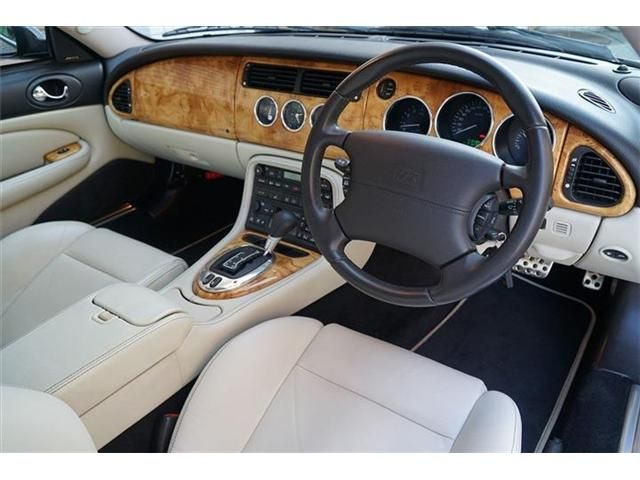 JAGUAR XKSERIES COUP 2006 Image 31