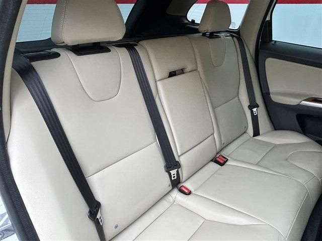 VOLVO XC60 2017 Image 31