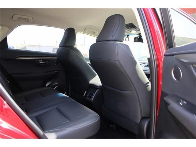 TOYOTA LEXUS NX300H 2017 Image 31