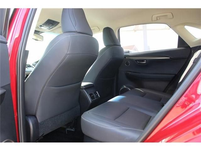 TOYOTA LEXUS NX300H 2017 Image 31