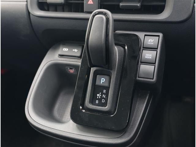 TOYOTA SIENTA HYBRID 2025 Image 31