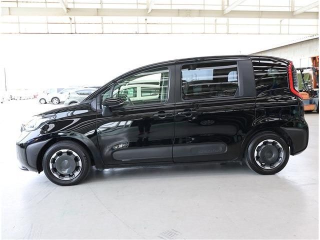 TOYOTA SIENTA HYBRID 2025 Image 31