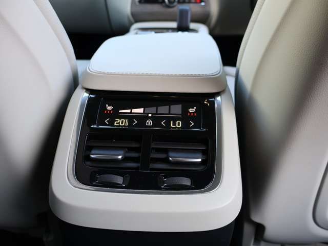 VOLVO XC90 2022 Image 31