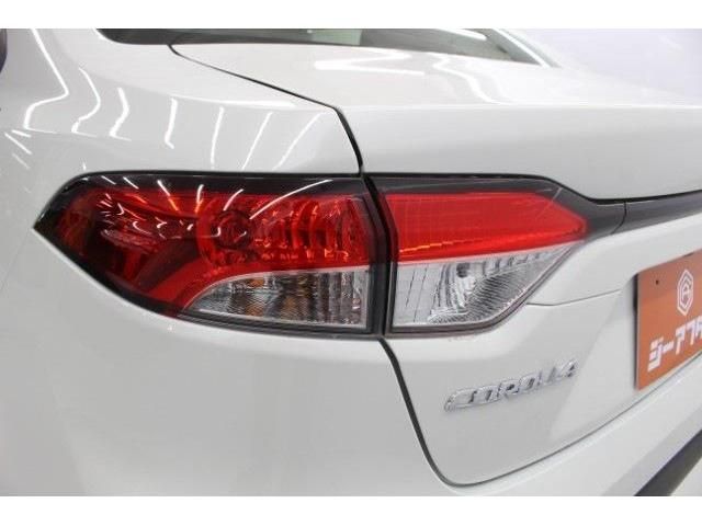 TOYOTA COROLLA SEDAN HYBRID 2019 Image 31