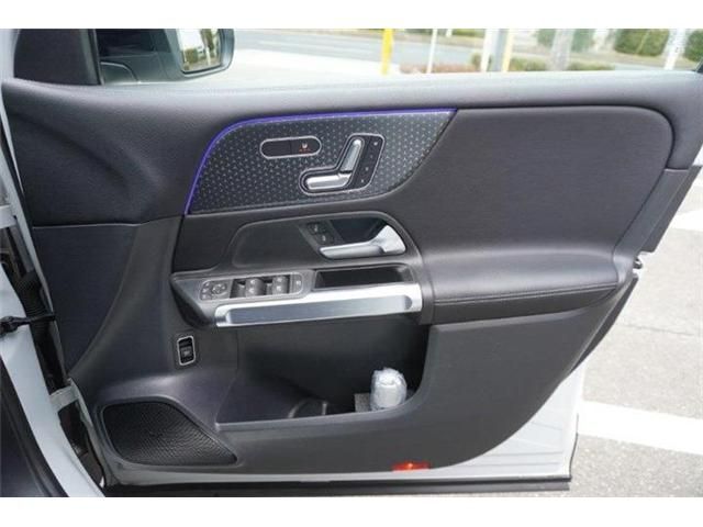 MERCEDES BENZ GLB 2024 Image 31