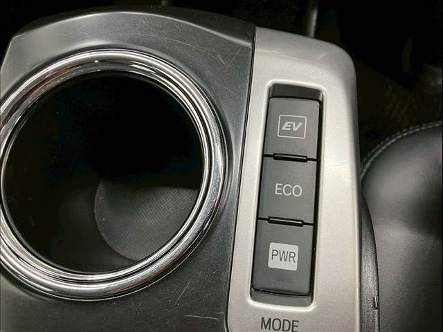 TOYOTA PRIUS ALPHA 2014 Image 31