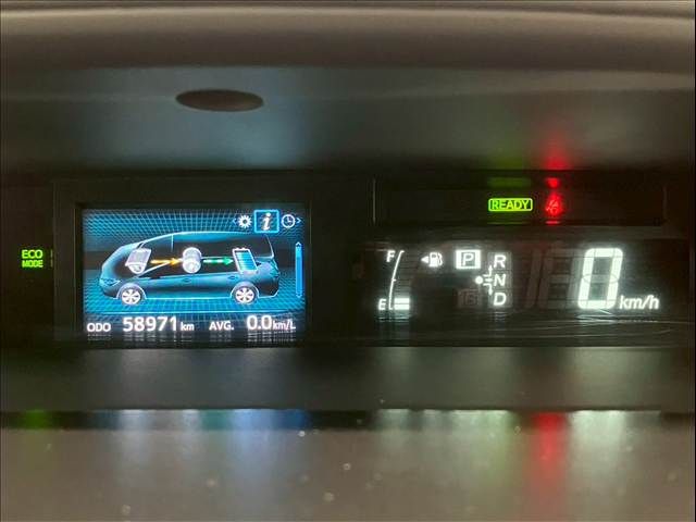 TOYOTA PRIUS ALPHA 2014 Image 31