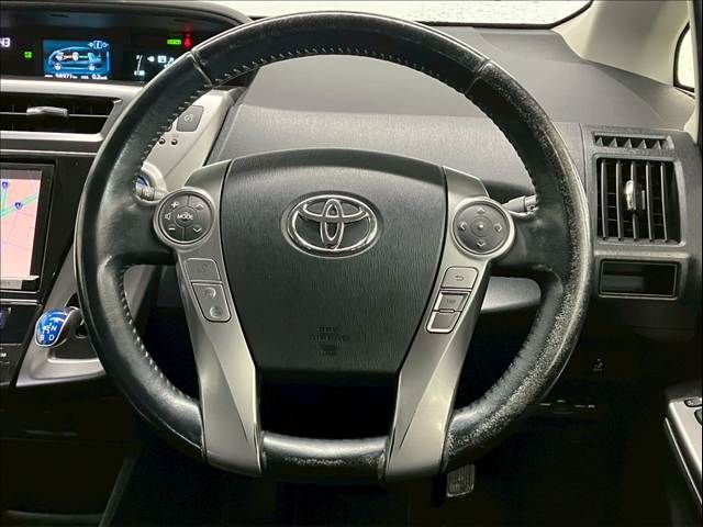 TOYOTA PRIUS ALPHA 2014 Image 31