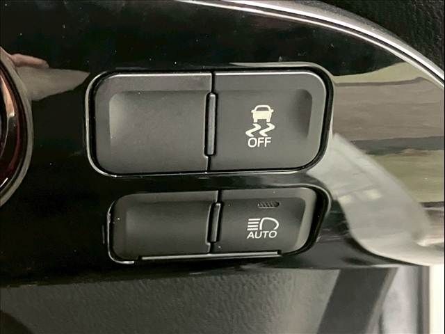 TOYOTA PRIUS 2019 Image 31