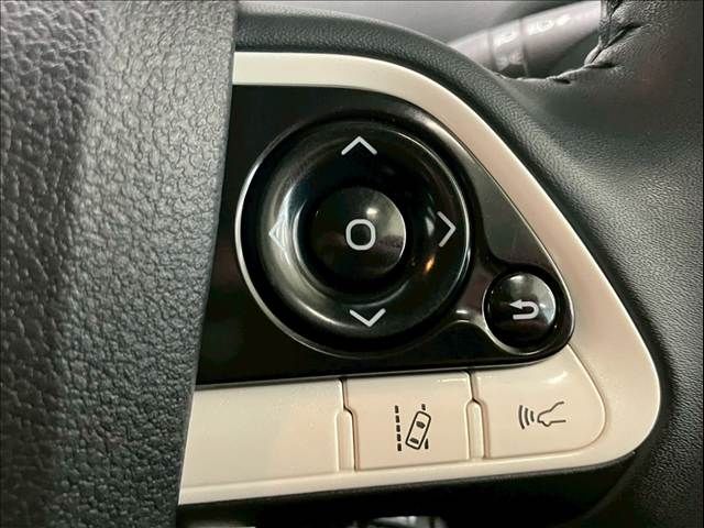 TOYOTA PRIUS 2017 Image 31