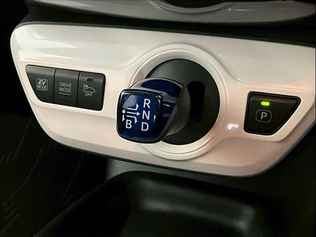 TOYOTA PRIUS 2017 Image 31