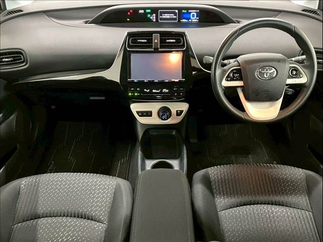 TOYOTA PRIUS 2017 Image 31
