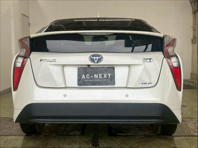 TOYOTA PRIUS 2017 Image 31