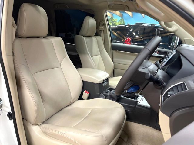 TOYOTA LANDCRUISER PRADO 2023 Image 31