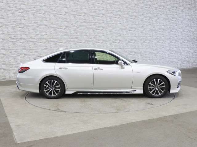 TOYOTA CROWN SEDAN HYBRID 2019 Image 31