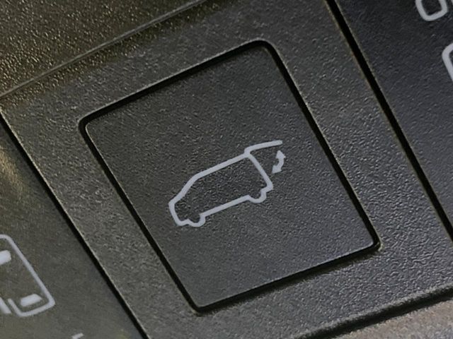 TOYOTA VOXY HYBRID 2025 Image 31