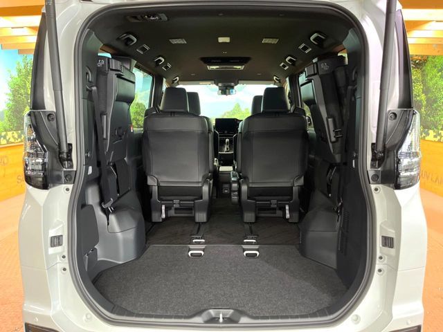 TOYOTA VOXY HYBRID 2025 Image 31