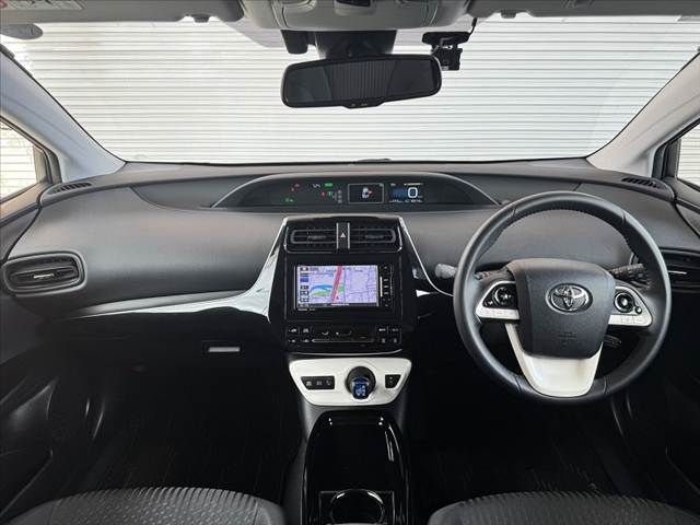 TOYOTA PRIUS 2018 Image 31