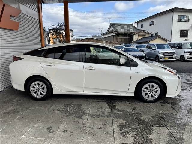TOYOTA PRIUS 2018 Image 31